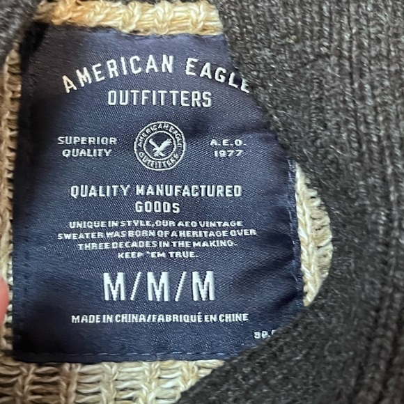 American Eagle Christmas Sweater 1/4 Button Mock Neck Sweater Size Medium - Picture 3 of 6